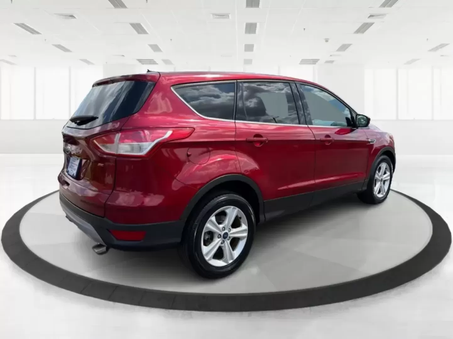 2016 Ford Escape SE (1FMCU0G73GU) with an 2.5L L4 DOHC 16V engine, 6-Speed Automatic transmission, located at 880 E. National Road, Vandalia, OH, 45377, (937) 908-9800, 39.891918, -84.183594 - Pack up the kids, load the groceries, or point the nose toward a weekend getaway-this 2016 Ford Escape SE is the kind of compact SUV that fits real life in Vandalia, OH. With its easy-to-park size, versatile cargo space, and comfortable cabin, it's a smart choice for commuters heading down I75, fami - Photo#2