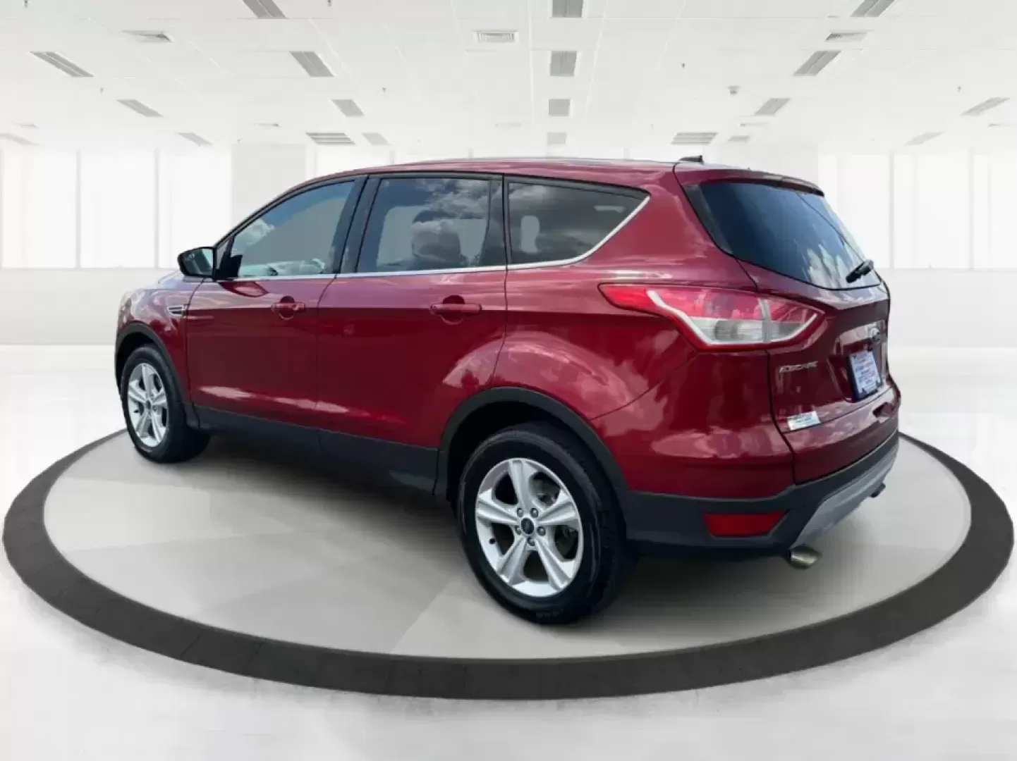 2016 Ford Escape SE (1FMCU0G73GU) with an 2.5L L4 DOHC 16V engine, 6-Speed Automatic transmission, located at 880 E. National Road, Vandalia, OH, 45377, (937) 908-9800, 39.891918, -84.183594 - Pack up the kids, load the groceries, or point the nose toward a weekend getaway-this 2016 Ford Escape SE is the kind of compact SUV that fits real life in Vandalia, OH. With its easy-to-park size, versatile cargo space, and comfortable cabin, it's a smart choice for commuters heading down I75, fami - Photo#4