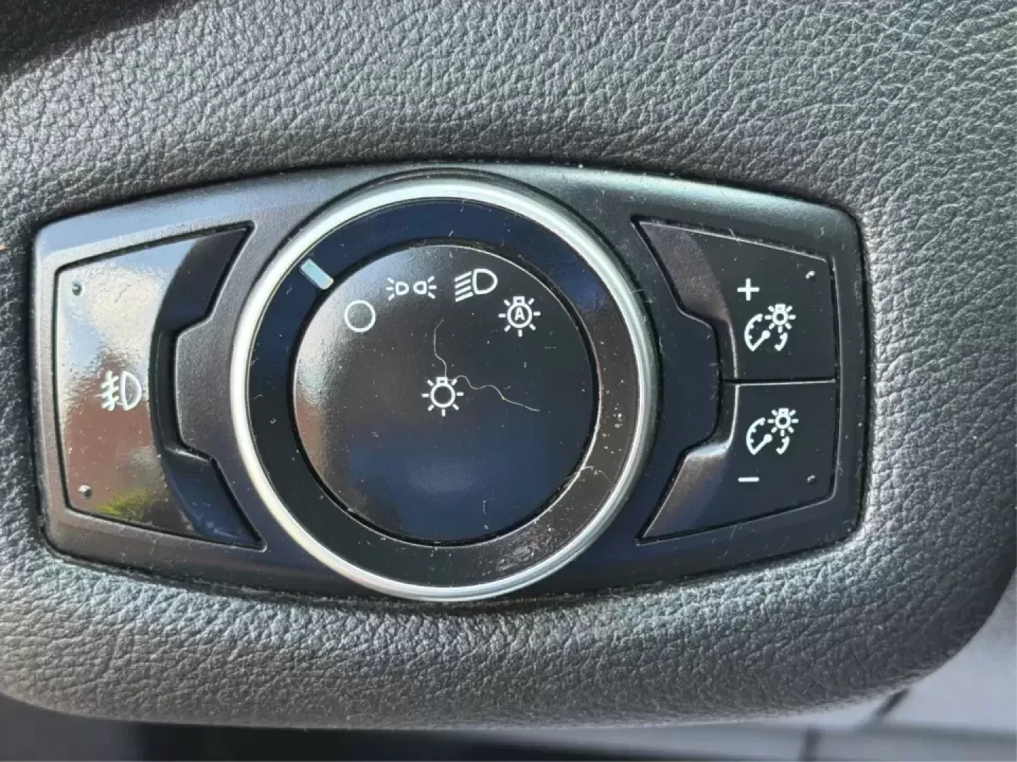 2016 Ford Escape SE (1FMCU0G73GU) with an 2.5L L4 DOHC 16V engine, 6-Speed Automatic transmission, located at 880 E. National Road, Vandalia, OH, 45377, (937) 908-9800, 39.891918, -84.183594 - Pack up the kids, load the groceries, or point the nose toward a weekend getaway-this 2016 Ford Escape SE is the kind of compact SUV that fits real life in Vandalia, OH. With its easy-to-park size, versatile cargo space, and comfortable cabin, it's a smart choice for commuters heading down I75, fami - Photo#17