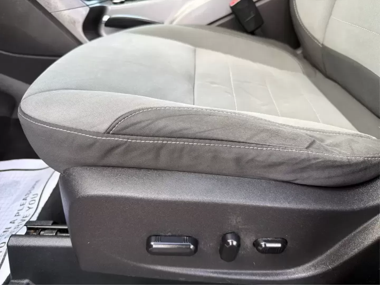 2016 Ford Escape SE (1FMCU0G73GU) with an 2.5L L4 DOHC 16V engine, 6-Speed Automatic transmission, located at 880 E. National Road, Vandalia, OH, 45377, (937) 908-9800, 39.891918, -84.183594 - Pack up the kids, load the groceries, or point the nose toward a weekend getaway-this 2016 Ford Escape SE is the kind of compact SUV that fits real life in Vandalia, OH. With its easy-to-park size, versatile cargo space, and comfortable cabin, it's a smart choice for commuters heading down I75, fami - Photo#18