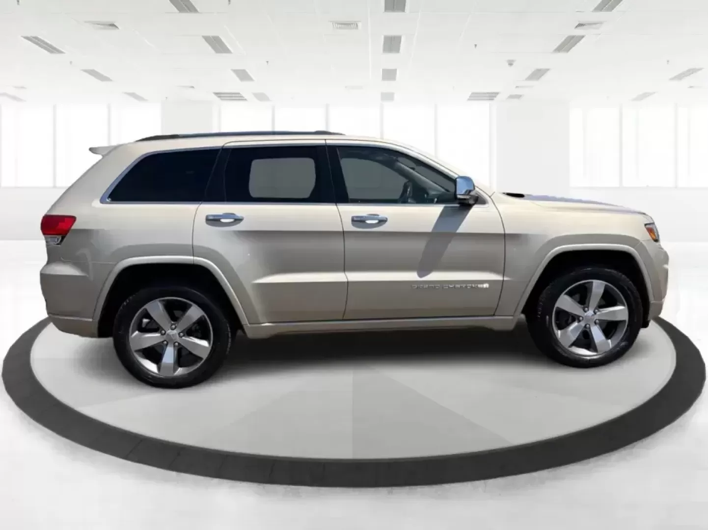 2014 Jeep Grand Cherokee Overland (1C4RJFCTXEC) with an 5.7L V8 OHV 16V engine, 5-Speed Automatic transmission, located at 1951 S Dayton Lakeview Rd., New Carlisle, OH, 45344, (937) 908-9800, 39.890999, -84.050255 - Picture your next weekend: loading up for a road trip to Yellow Springs, cruising I675 with the family in comfort, or heading out to the trails and backroads around Wright-Patterson Air Force Base with the confidence of 4WD. This 2014 Jeep Grand Cherokee Overland is built for drivers who want a refi - Photo#1