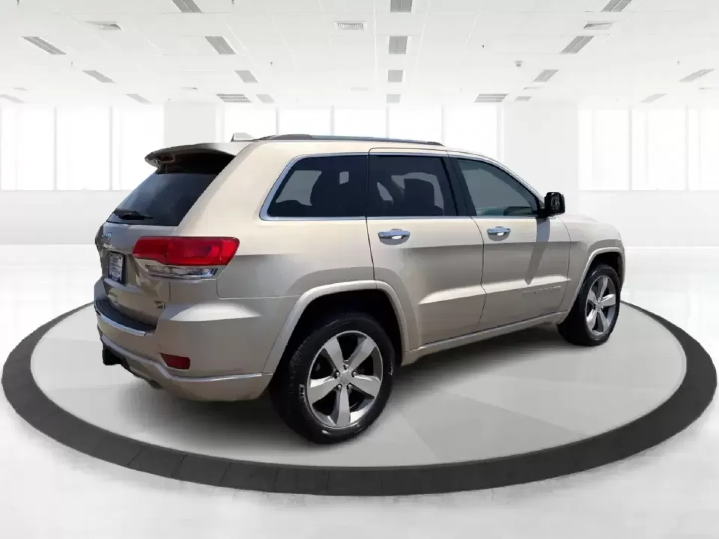 2014 Jeep Grand Cherokee Overland (1C4RJFCTXEC) with an 5.7L V8 OHV 16V engine, 5-Speed Automatic transmission, located at 1951 S Dayton Lakeview Rd., New Carlisle, OH, 45344, (937) 908-9800, 39.890999, -84.050255 - Picture your next weekend: loading up for a road trip to Yellow Springs, cruising I675 with the family in comfort, or heading out to the trails and backroads around Wright-Patterson Air Force Base with the confidence of 4WD. This 2014 Jeep Grand Cherokee Overland is built for drivers who want a refi - Photo#2