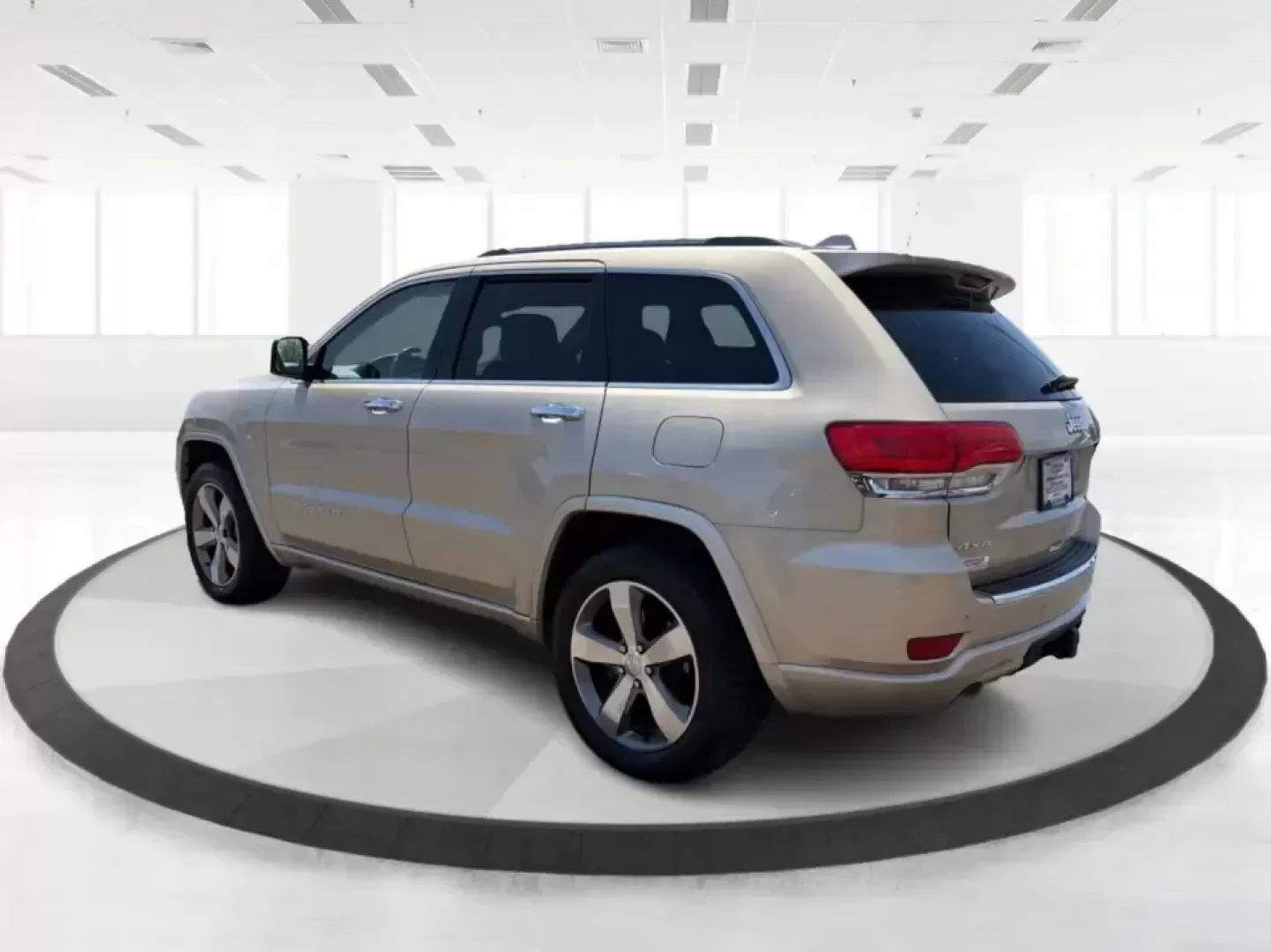 2014 Jeep Grand Cherokee Overland (1C4RJFCTXEC) with an 5.7L V8 OHV 16V engine, 5-Speed Automatic transmission, located at 1951 S Dayton Lakeview Rd., New Carlisle, OH, 45344, (937) 908-9800, 39.890999, -84.050255 - Picture your next weekend: loading up for a road trip to Yellow Springs, cruising I675 with the family in comfort, or heading out to the trails and backroads around Wright-Patterson Air Force Base with the confidence of 4WD. This 2014 Jeep Grand Cherokee Overland is built for drivers who want a refi - Photo#4