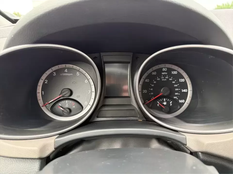 2015 Hyundai Santa Fe 2.4L (5XYZTDLB6FG) with an Theta II 2.4L I-4 gasoline direct injection engine, 6-Speed Automatic transmission, located at 401 Woodman Dr, Riverside, OH, 45431, (937) 908-9800, 39.760899, -84.123421 - Need one SUV that can handle school drop-offs, weekday commutes, and the occasional weekend escape to Eastwood MetroPark or a day trip down I-75? This 2015 Hyundai Santa Fe 2.4L in Mineral Gray fits that real-life rhythm with confident SUV versatility, family-friendly space, and comfort features tha - Photo#15