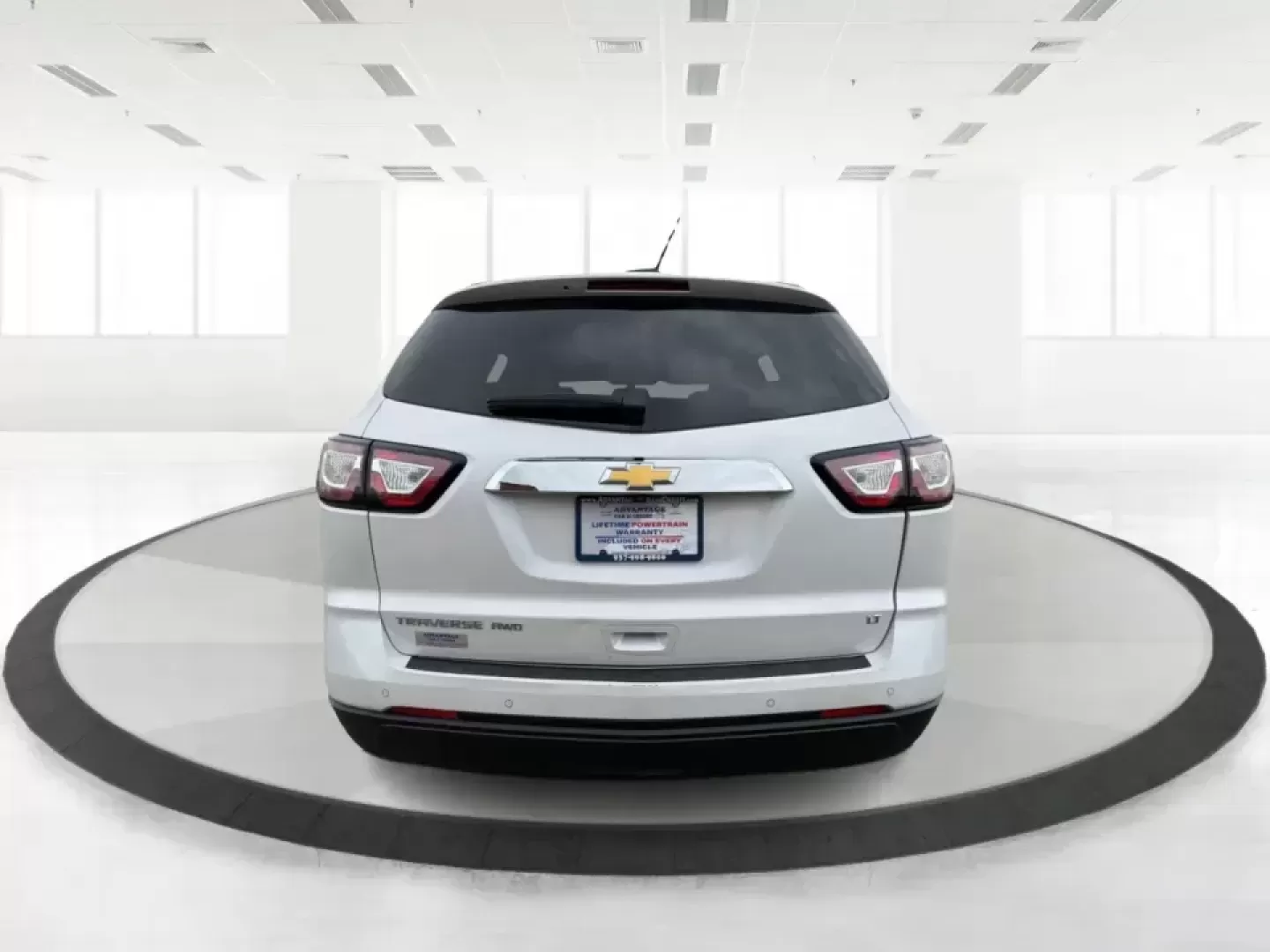 2017 Chevrolet Traverse 2LT (1GNKVHKD5HJ) with an 3.6L V-6 gasoline direct injection engine, 6A transmission, located at 1951 S Dayton Lakeview Rd., New Carlisle, OH, 45344, (937) 908-9800, 39.890999, -84.050255 - Big weekend plans, a growing family, or a daily commute that demands space and comfort? This 2017 Chevrolet Traverse 2LT is the kind of SUV that fits real life in Riverside-ready for school drop-offs, Costco runs, and road trips out toward Hocking Hills with room for friends, gear, and everyone's sn - Photo#3