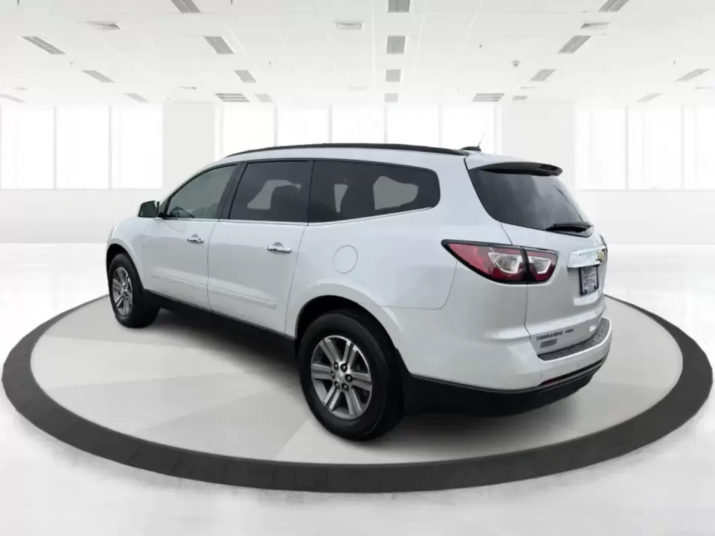 2017 Chevrolet Traverse 2LT (1GNKVHKD5HJ) with an 3.6L V-6 gasoline direct injection engine, 6A transmission, located at 1951 S Dayton Lakeview Rd., New Carlisle, OH, 45344, (937) 908-9800, 39.890999, -84.050255 - Big weekend plans, a growing family, or a daily commute that demands space and comfort? This 2017 Chevrolet Traverse 2LT is the kind of SUV that fits real life in Riverside-ready for school drop-offs, Costco runs, and road trips out toward Hocking Hills with room for friends, gear, and everyone's sn - Photo#4