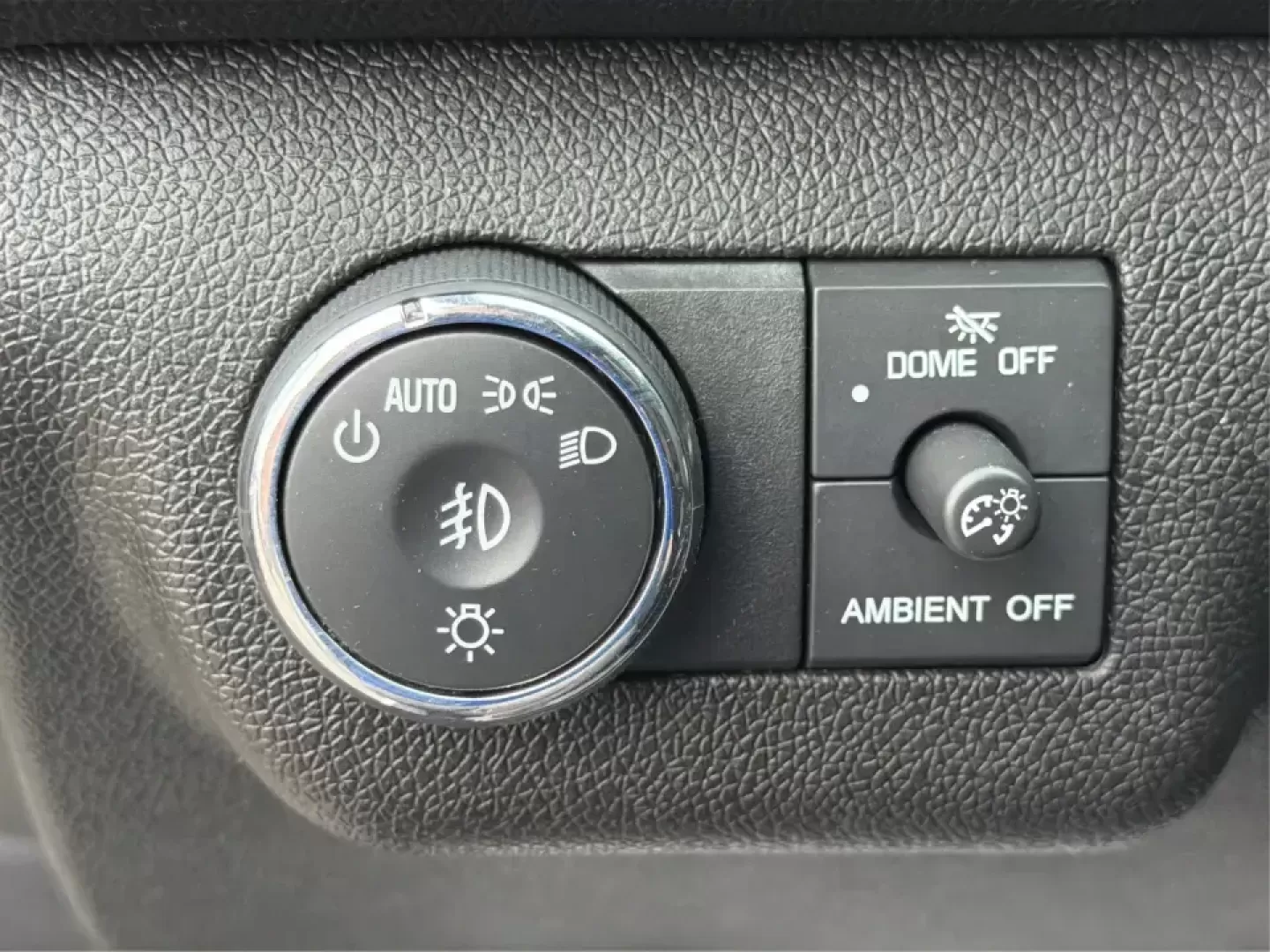 2017 Chevrolet Traverse 2LT (1GNKVHKD5HJ) with an 3.6L V-6 gasoline direct injection engine, 6A transmission, located at 1951 S Dayton Lakeview Rd., New Carlisle, OH, 45344, (937) 908-9800, 39.890999, -84.050255 - Big weekend plans, a growing family, or a daily commute that demands space and comfort? This 2017 Chevrolet Traverse 2LT is the kind of SUV that fits real life in Riverside-ready for school drop-offs, Costco runs, and road trips out toward Hocking Hills with room for friends, gear, and everyone's sn - Photo#16