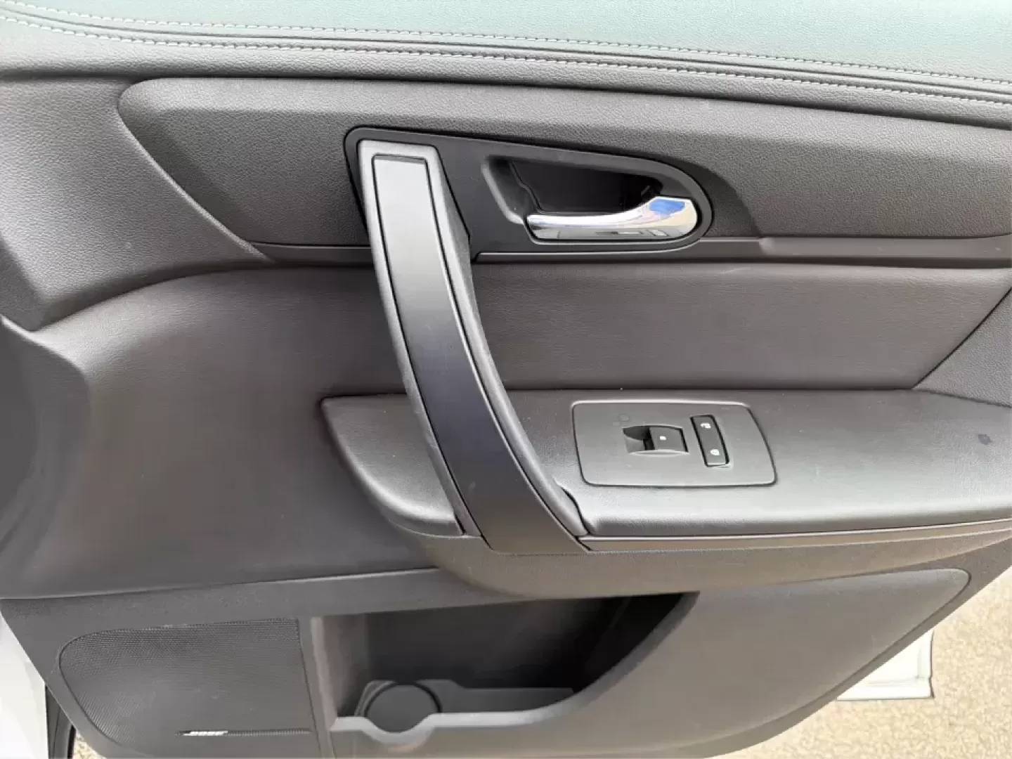 2017 Chevrolet Traverse 2LT (1GNKVHKD5HJ) with an 3.6L V-6 gasoline direct injection engine, 6A transmission, located at 1951 S Dayton Lakeview Rd., New Carlisle, OH, 45344, (937) 908-9800, 39.890999, -84.050255 - Big weekend plans, a growing family, or a daily commute that demands space and comfort? This 2017 Chevrolet Traverse 2LT is the kind of SUV that fits real life in Riverside-ready for school drop-offs, Costco runs, and road trips out toward Hocking Hills with room for friends, gear, and everyone's sn - Photo#19