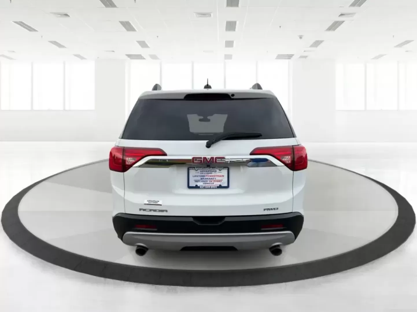2017 GMC Acadia SLE-2 (1GKKNSLS1HZ) with an 2.5L L4 DOHC 16V engine, 6A transmission, located at 4508 South Dixie Dr, Moraine, OH, 45439, (937) 908-9800, 39.689976, -84.218452 - Ready for a busy family week in Troy and a weekend escape to Hocking Hills? This 2017 GMC Acadia SLE-2 is the kind of midsize SUV that fits real life-school drop-offs, grocery runs, long commutes down I-75, and road trips with friends-while giving you the confidence of available traction and the pra - Photo#3