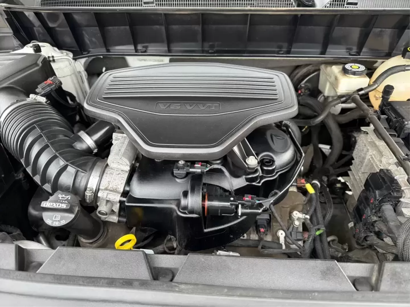 2017 GMC Acadia SLE-2 (1GKKNSLS1HZ) with an 2.5L L4 DOHC 16V engine, 6A transmission, located at 4508 South Dixie Dr, Moraine, OH, 45439, (937) 908-9800, 39.689976, -84.218452 - Ready for a busy family week in Troy and a weekend escape to Hocking Hills? This 2017 GMC Acadia SLE-2 is the kind of midsize SUV that fits real life-school drop-offs, grocery runs, long commutes down I-75, and road trips with friends-while giving you the confidence of available traction and the pra - Photo#11