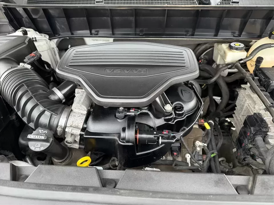 2017 GMC Acadia SLE-2 (1GKKNSLS1HZ) with an 2.5L L4 DOHC 16V engine, 6A transmission, located at 1230 East Main St, Xenia, OH, 45385, (937) 908-9800, 39.688026, -83.910172 - Ready for a busy family week in Troy and a weekend escape to Hocking Hills? This 2017 GMC Acadia SLE-2 is the kind of midsize SUV that fits real life-school drop-offs, grocery runs, long commutes down I-75, and road trips with friends-while giving you the confidence of available traction and the pra - Photo#11