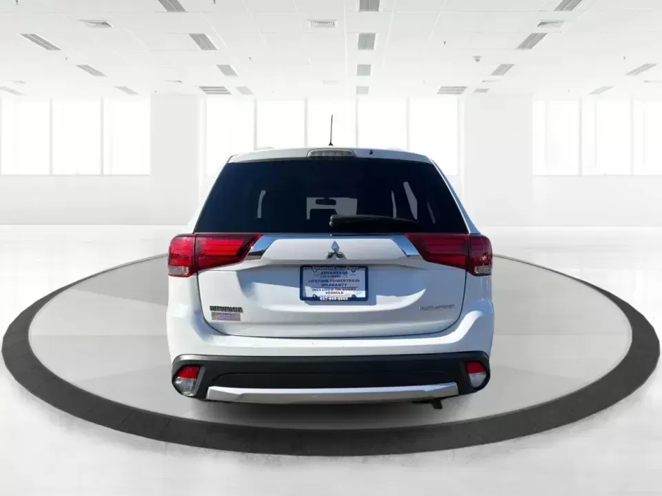 2016 Mitsubishi Outlander ES (JA4AD2A30GZ) with an 2.4L I-4 variable valve control engine, CVT transmission, located at 8750 N County Rd 25A, Piqua, OH, 45356, (937) 908-9800, 40.164391, -84.232513 - Weekend road trips to Indian Lake, daily commutes down I75, or shuttling kids between practice and school-this 2016 Mitsubishi Outlander ES is built for real-life schedules in and around Piqua, Ohio. Finished in Diamond White Pearl, this versatile SUV blends family-friendly space with easy-to-live-w - Photo#3