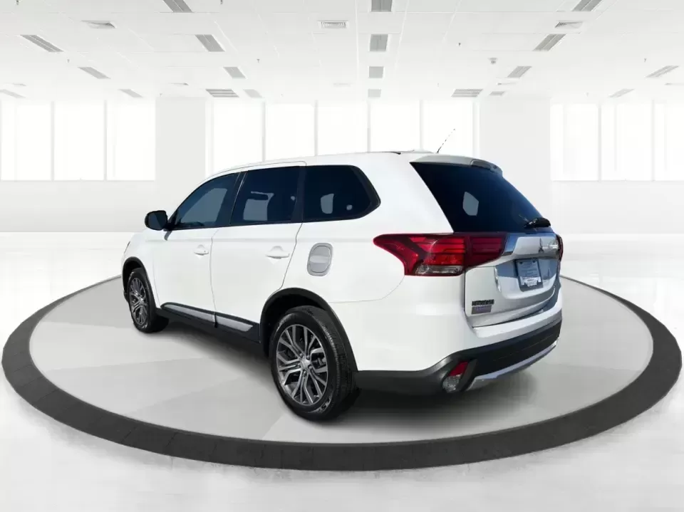2016 Mitsubishi Outlander ES (JA4AD2A30GZ) with an 2.4L I-4 variable valve control engine, CVT transmission, located at 8750 N County Rd 25A, Piqua, OH, 45356, (937) 908-9800, 40.164391, -84.232513 - Weekend road trips to Indian Lake, daily commutes down I75, or shuttling kids between practice and school-this 2016 Mitsubishi Outlander ES is built for real-life schedules in and around Piqua, Ohio. Finished in Diamond White Pearl, this versatile SUV blends family-friendly space with easy-to-live-w - Photo#4