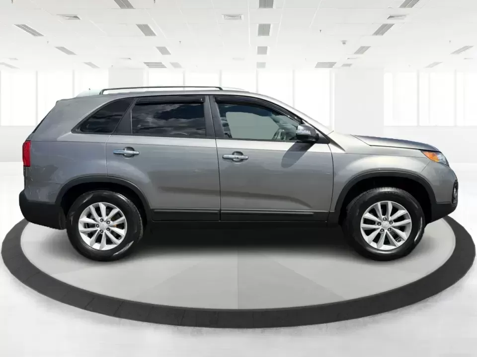 2013 Kia Sorento LX 2WD (5XYKT3A69DG) with an 2.4L L4 DOHC 16V engine, 6-Speed Automatic transmission, located at 8750 N County Rd 25A, Piqua, OH, 45356, (937) 908-9800, 40.164391, -84.232513 - Pack up the kids, load the cooler, and point your weekend plans toward Indian Lake or a quick getaway down I-75-this 2013 Kia Sorento LX 2WD is the kind of practical SUV that fits real life in Piqua. With roomy seating, flexible cargo space, and everyday comfort, it's a smart pick for growing famili - Photo#1