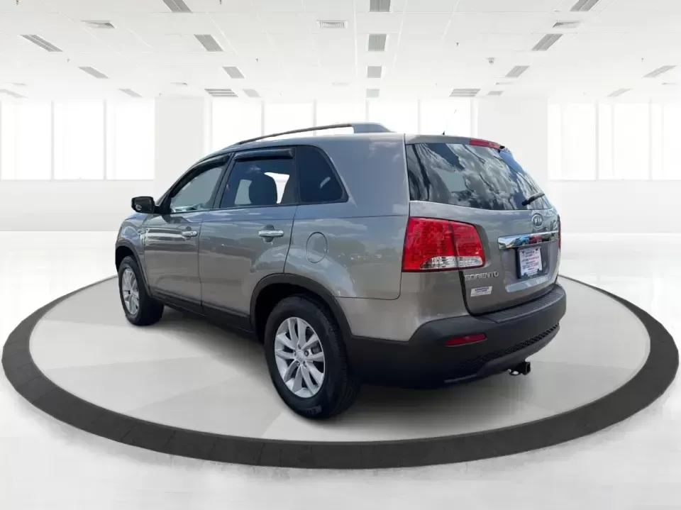 2013 Kia Sorento LX 2WD (5XYKT3A69DG) with an 2.4L L4 DOHC 16V engine, 6-Speed Automatic transmission, located at 8750 N County Rd 25A, Piqua, OH, 45356, (937) 908-9800, 40.164391, -84.232513 - Pack up the kids, load the cooler, and point your weekend plans toward Indian Lake or a quick getaway down I-75-this 2013 Kia Sorento LX 2WD is the kind of practical SUV that fits real life in Piqua. With roomy seating, flexible cargo space, and everyday comfort, it's a smart pick for growing famili - Photo#4