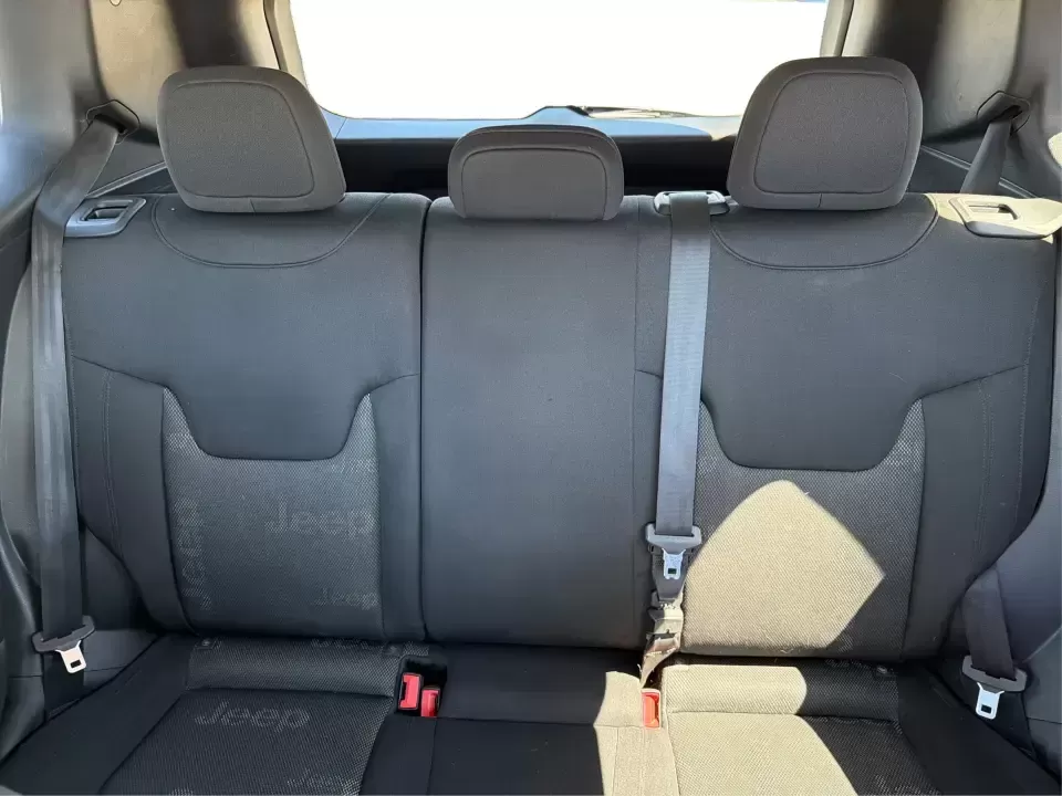 2015 Jeep Renegade Latitude (ZACCJBBT5FP) with an 2.4L L4 engine, 6-Speed Manual transmission, located at 1230 East Main St, Xenia, OH, 45385, (937) 908-9800, 39.688026, -83.910172 - Weekend adventures, snowy commutes, and day-to-day errands around Greene County feel a lot more fun when you're driving something that's compact, capable, and easy to live with. This 2015 Jeep Renegade Latitude is built for drivers who want SUV versatility without the full-size footprint-perfect for - Photo#14
