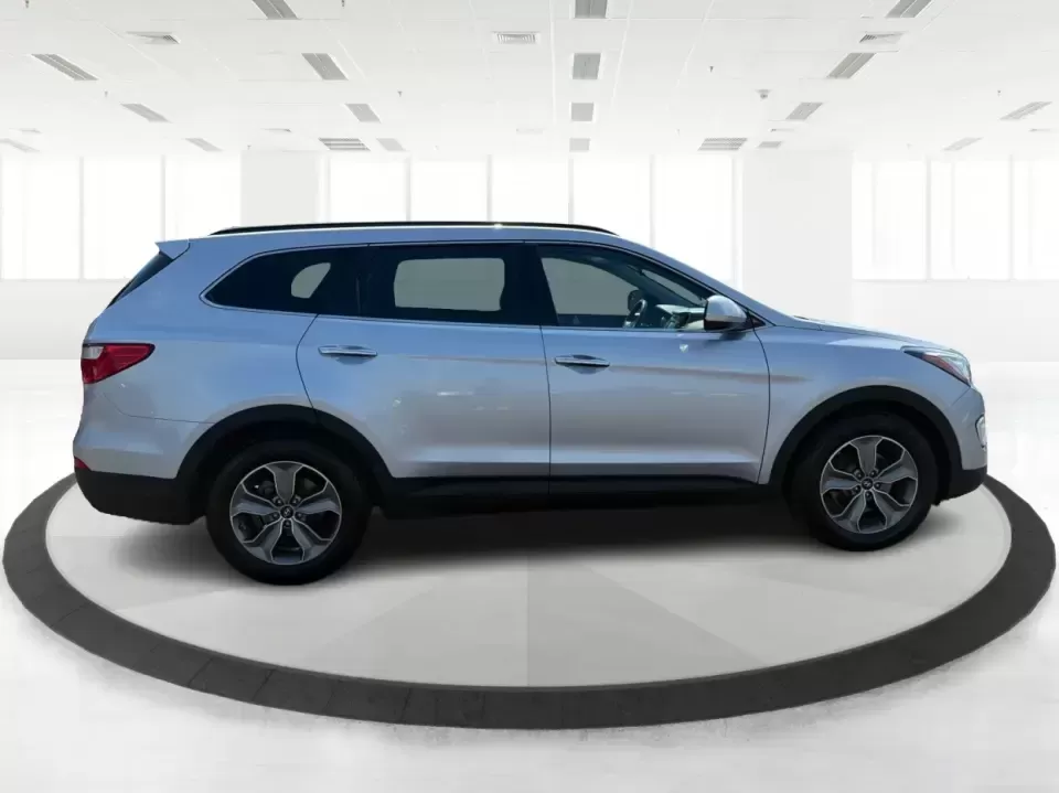 2016 Hyundai Santa Fe SE (KM8SMDHF5GU) with an 3.3L V-6 gasoline direct injection engine, 6A transmission, located at 1184 Kauffman Ave, Fairborn, OH, 45324, (937) 908-9800, 39.807072, -84.030914 - Whether you're hauling kids to practice, commuting to Wright-Patterson AFB, or packing up for a weekend getaway to John Bryan State Park, this 2016 Hyundai Santa Fe SE is built for real-life Ohio schedules. With three-row versatility, confident traction for changing weather, and comfort features tha - Photo#1