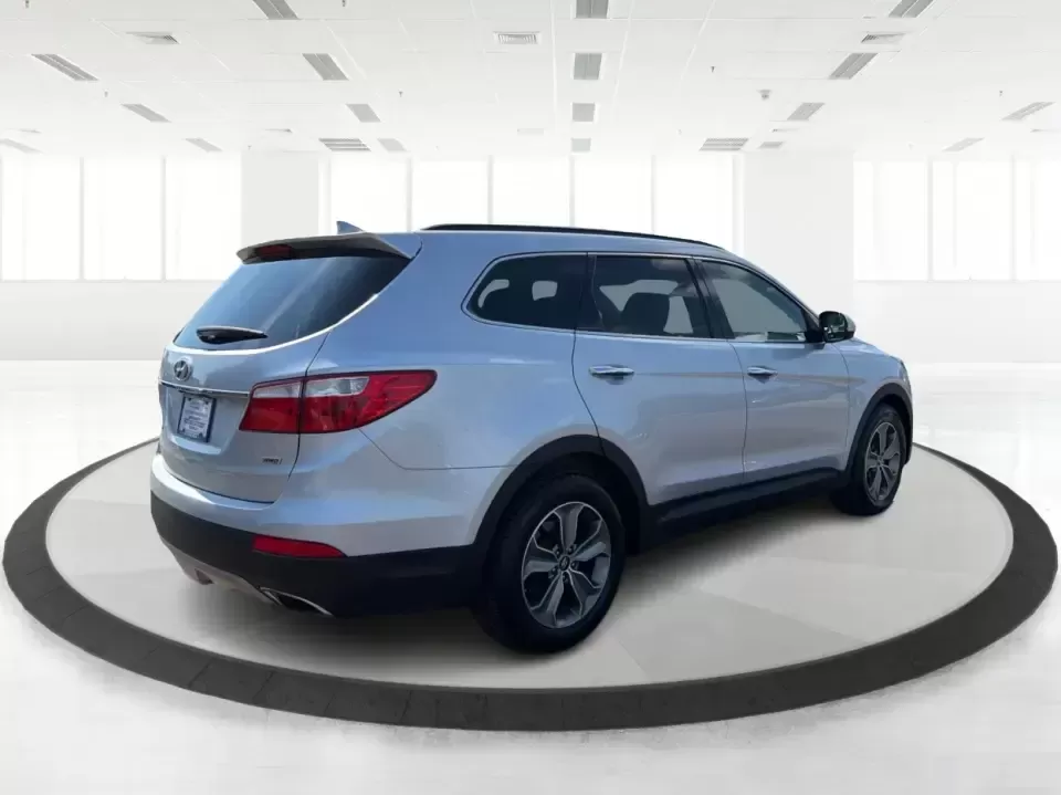 2016 Hyundai Santa Fe SE (KM8SMDHF5GU) with an 3.3L V-6 gasoline direct injection engine, 6A transmission, located at 1184 Kauffman Ave, Fairborn, OH, 45324, (937) 908-9800, 39.807072, -84.030914 - Whether you're hauling kids to practice, commuting to Wright-Patterson AFB, or packing up for a weekend getaway to John Bryan State Park, this 2016 Hyundai Santa Fe SE is built for real-life Ohio schedules. With three-row versatility, confident traction for changing weather, and comfort features tha - Photo#2