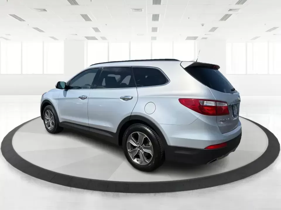 2016 Hyundai Santa Fe SE (KM8SMDHF5GU) with an 3.3L V-6 gasoline direct injection engine, 6A transmission, located at 1184 Kauffman Ave, Fairborn, OH, 45324, (937) 908-9800, 39.807072, -84.030914 - Whether you're hauling kids to practice, commuting to Wright-Patterson AFB, or packing up for a weekend getaway to John Bryan State Park, this 2016 Hyundai Santa Fe SE is built for real-life Ohio schedules. With three-row versatility, confident traction for changing weather, and comfort features tha - Photo#4