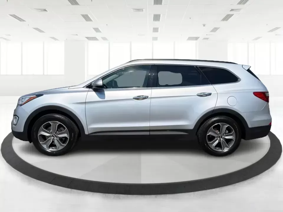 2016 Hyundai Santa Fe SE (KM8SMDHF5GU) with an 3.3L V-6 gasoline direct injection engine, 6A transmission, located at 1184 Kauffman Ave, Fairborn, OH, 45324, (937) 908-9800, 39.807072, -84.030914 - Whether you're hauling kids to practice, commuting to Wright-Patterson AFB, or packing up for a weekend getaway to John Bryan State Park, this 2016 Hyundai Santa Fe SE is built for real-life Ohio schedules. With three-row versatility, confident traction for changing weather, and comfort features tha - Photo#5