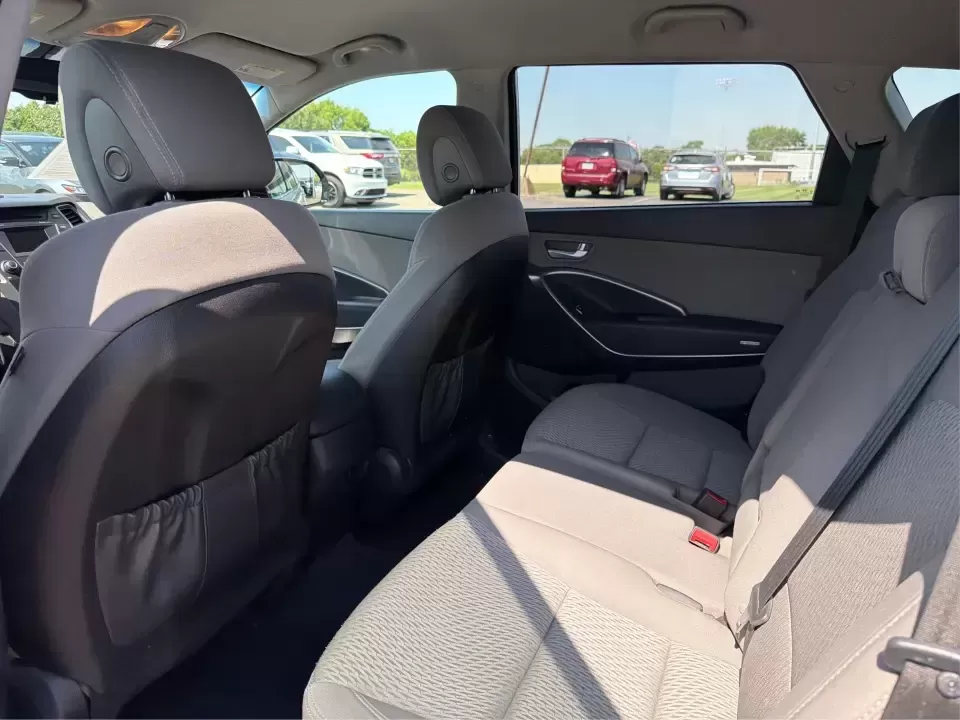 2016 Hyundai Santa Fe SE (KM8SMDHF5GU) with an 3.3L V-6 gasoline direct injection engine, 6A transmission, located at 1184 Kauffman Ave, Fairborn, OH, 45324, (937) 908-9800, 39.807072, -84.030914 - Whether you're hauling kids to practice, commuting to Wright-Patterson AFB, or packing up for a weekend getaway to John Bryan State Park, this 2016 Hyundai Santa Fe SE is built for real-life Ohio schedules. With three-row versatility, confident traction for changing weather, and comfort features tha - Photo#10