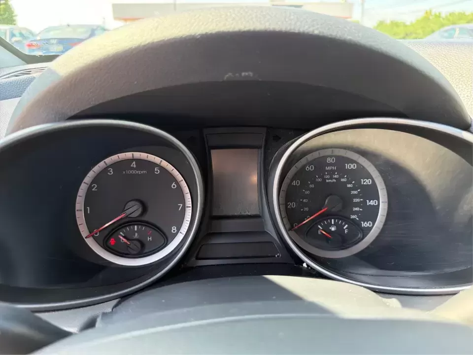 2016 Hyundai Santa Fe SE (KM8SMDHF5GU) with an 3.3L V-6 gasoline direct injection engine, 6A transmission, located at 1184 Kauffman Ave, Fairborn, OH, 45324, (937) 908-9800, 39.807072, -84.030914 - Whether you're hauling kids to practice, commuting to Wright-Patterson AFB, or packing up for a weekend getaway to John Bryan State Park, this 2016 Hyundai Santa Fe SE is built for real-life Ohio schedules. With three-row versatility, confident traction for changing weather, and comfort features tha - Photo#15