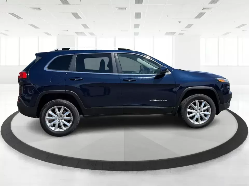 2016 Jeep Cherokee Limited (1C4PJMDB9GW) with an 2.4L L4 DOHC 16V engine, 9A transmission, located at 1184 Kauffman Ave, Fairborn, OH, 45324, (937) 908-9800, 39.807072, -84.030914 - Weekend escapes to John Bryan State Park, snowy commutes to Wright-Patterson AFB, or a comfortable daily run down I675-this 2016 Jeep Cherokee Limited is built for the Fairborn lifestyle. With confident AWD capability, a refined interior, and smart tech for navigation and connectivity, it's a great - Photo#1