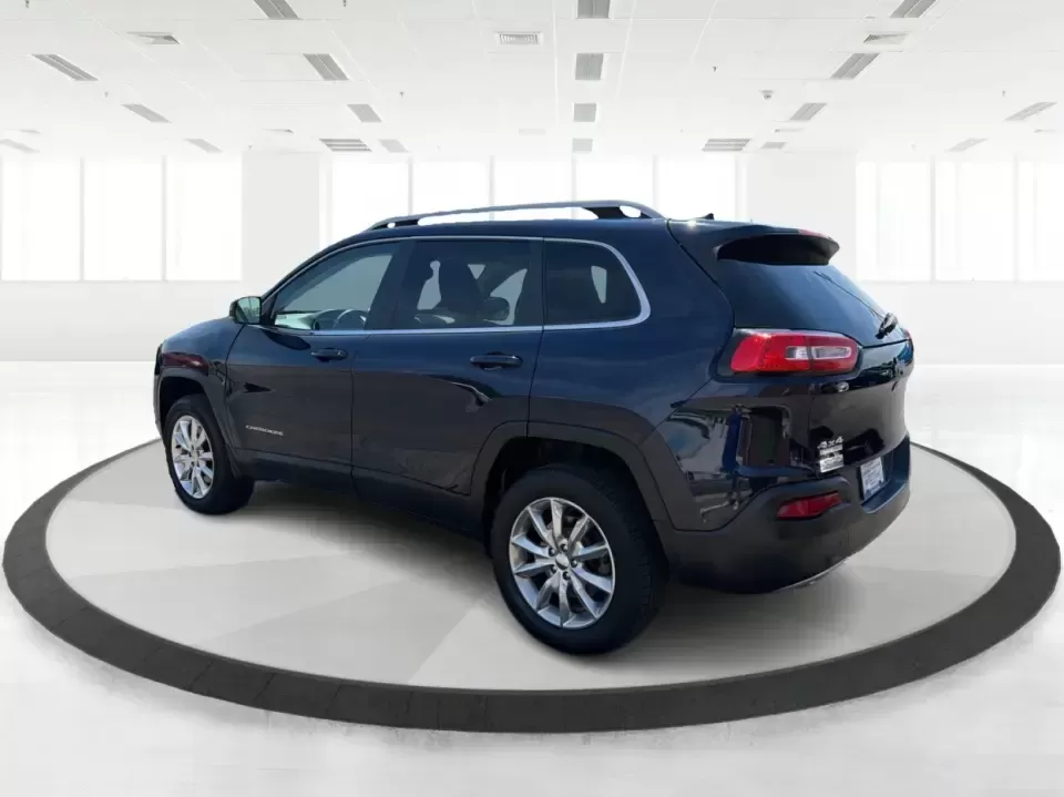 2016 Jeep Cherokee Limited (1C4PJMDB9GW) with an 2.4L L4 DOHC 16V engine, 9A transmission, located at 1184 Kauffman Ave, Fairborn, OH, 45324, (937) 908-9800, 39.807072, -84.030914 - Weekend escapes to John Bryan State Park, snowy commutes to Wright-Patterson AFB, or a comfortable daily run down I675-this 2016 Jeep Cherokee Limited is built for the Fairborn lifestyle. With confident AWD capability, a refined interior, and smart tech for navigation and connectivity, it's a great - Photo#4