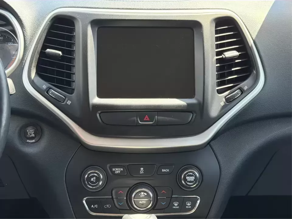 2016 Jeep Cherokee Limited (1C4PJMDB9GW) with an 2.4L L4 DOHC 16V engine, 9A transmission, located at 1184 Kauffman Ave, Fairborn, OH, 45324, (937) 908-9800, 39.807072, -84.030914 - Weekend escapes to John Bryan State Park, snowy commutes to Wright-Patterson AFB, or a comfortable daily run down I675-this 2016 Jeep Cherokee Limited is built for the Fairborn lifestyle. With confident AWD capability, a refined interior, and smart tech for navigation and connectivity, it's a great - Photo#13