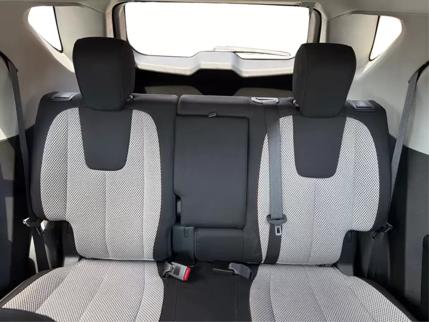 2013 Chevrolet Equinox 1LT (2GNFLEE3XD6) with an 3.6L V6 DOHC 24V engine, 6-Speed Automatic transmission, located at 1230 East Main St, Xenia, OH, 45385, (937) 908-9800, 39.688026, -83.910172 - Whether you're shuttling kids to practice, commuting down US-35, or loading up for a weekend at Caesar Creek State Park, this 2013 Chevrolet Equinox 1LT is the kind of SUV that fits real life in Xenia. With confident capability, flexible cargo space, and everyday comfort, it's a smart pick for drive - Photo#14