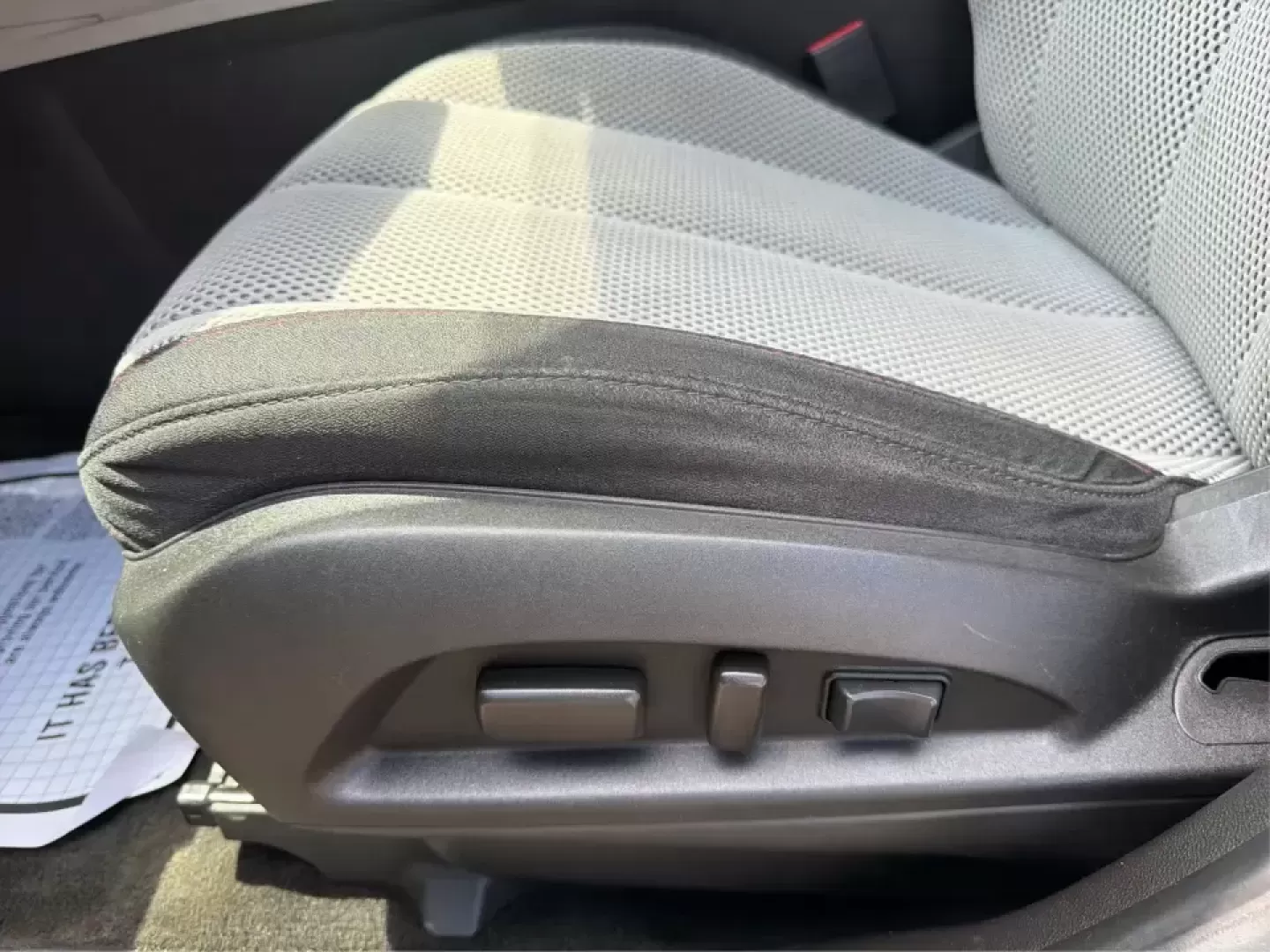 2013 Chevrolet Equinox 1LT (2GNFLEE3XD6) with an 3.6L V6 DOHC 24V engine, 6-Speed Automatic transmission, located at 1230 East Main St, Xenia, OH, 45385, (937) 908-9800, 39.688026, -83.910172 - Whether you're shuttling kids to practice, commuting down US-35, or loading up for a weekend at Caesar Creek State Park, this 2013 Chevrolet Equinox 1LT is the kind of SUV that fits real life in Xenia. With confident capability, flexible cargo space, and everyday comfort, it's a smart pick for drive - Photo#17