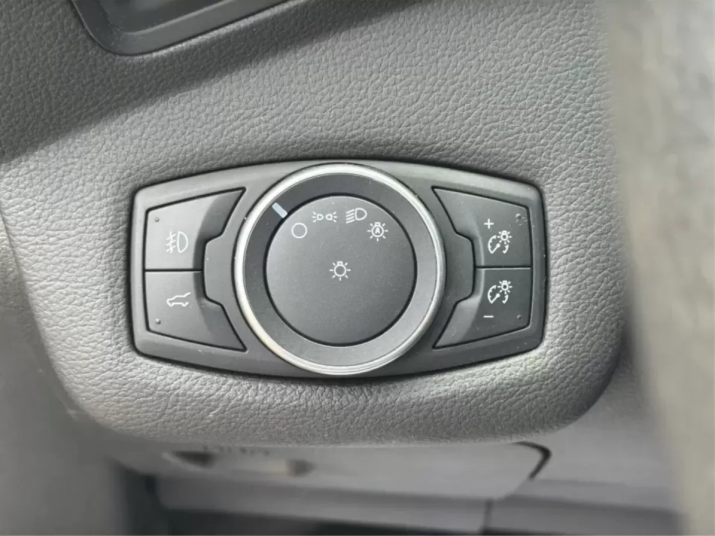 2017 Ford Escape SE FWD (1FMCU0GD1HU) with an 1.5L L4 DOHC 16V engine, 6A transmission, located at 880 E. National Road, Vandalia, OH, 45377, (937) 908-9800, 39.891918, -84.183594 - Picture your next week: a smooth commute down I75, a quick run to the Dayton Mall, and a weekend getaway with room for groceries, gear, and friends-all in one easy-to-drive SUV. This 2017 Ford Escape SE in Shadow Black is a smart fit for busy families, first-time buyers, and anyone who wants a pract - Photo#17