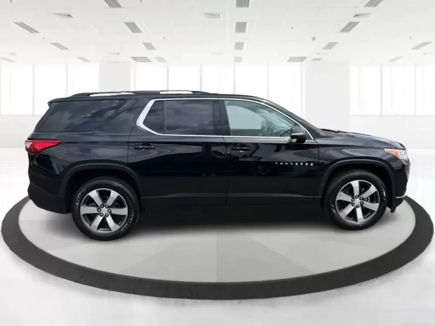 2019 Chevrolet Traverse 3LT (1GNERHKW6KJ) with an 3.6L V-6 gasoline direct injection engine, 9A transmission, located at 1230 East Main St, Xenia, OH, 45385, (937) 908-9800, 39.688026, -83.910172 - Load up the kids, the groceries, and the gear-then head from weekday school drop-offs to weekend road trips without feeling cramped. This 2019 Chevrolet Traverse 3LT is built for real life in Xenia, with three-row flexibility, confident V6 power, and the kind of comfort features that make long drive - Photo#1