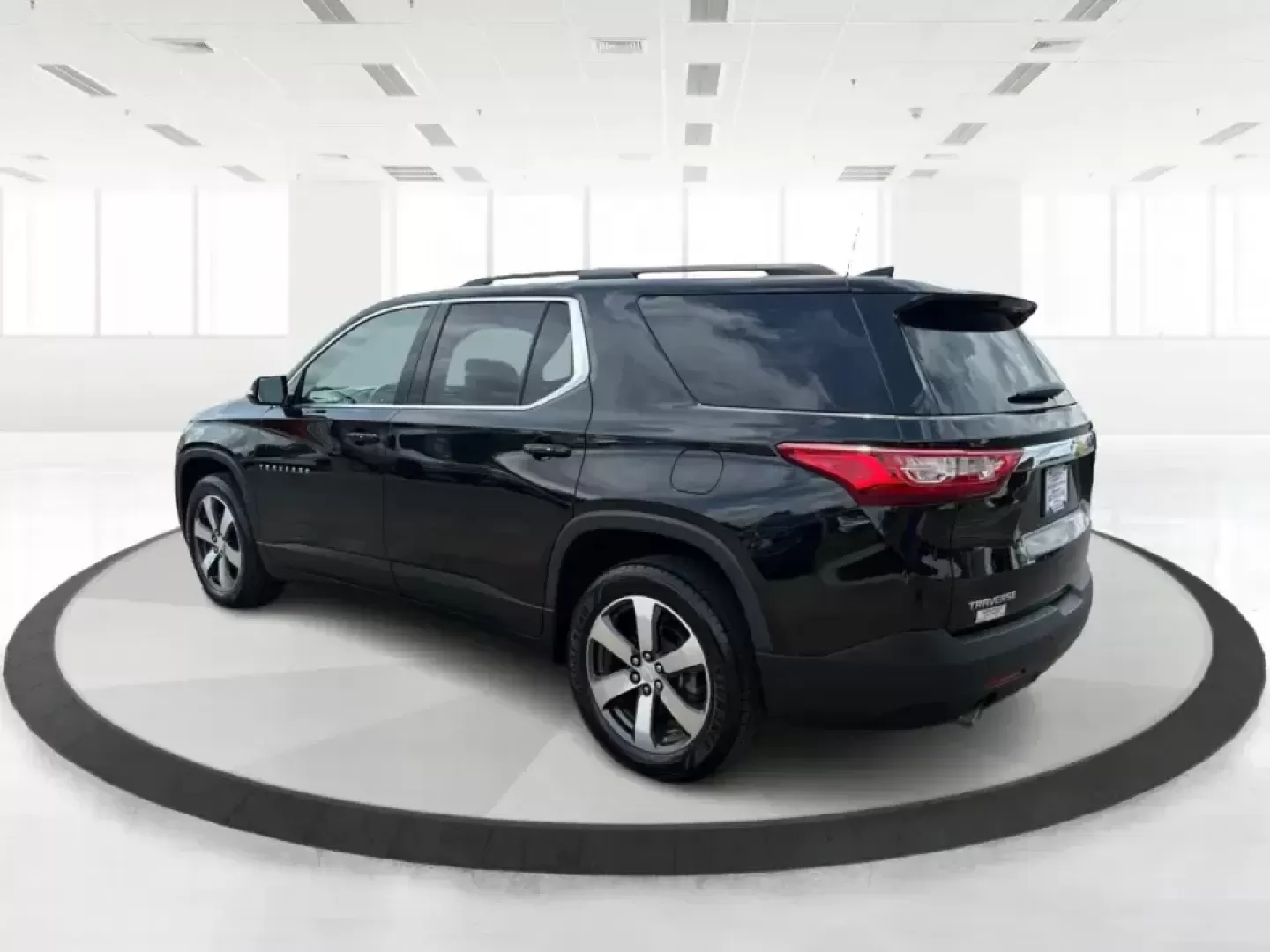 2019 Chevrolet Traverse 3LT (1GNERHKW6KJ) with an 3.6L V-6 gasoline direct injection engine, 9A transmission, located at 1230 East Main St, Xenia, OH, 45385, (937) 908-9800, 39.688026, -83.910172 - Load up the kids, the groceries, and the gear-then head from weekday school drop-offs to weekend road trips without feeling cramped. This 2019 Chevrolet Traverse 3LT is built for real life in Xenia, with three-row flexibility, confident V6 power, and the kind of comfort features that make long drive - Photo#4