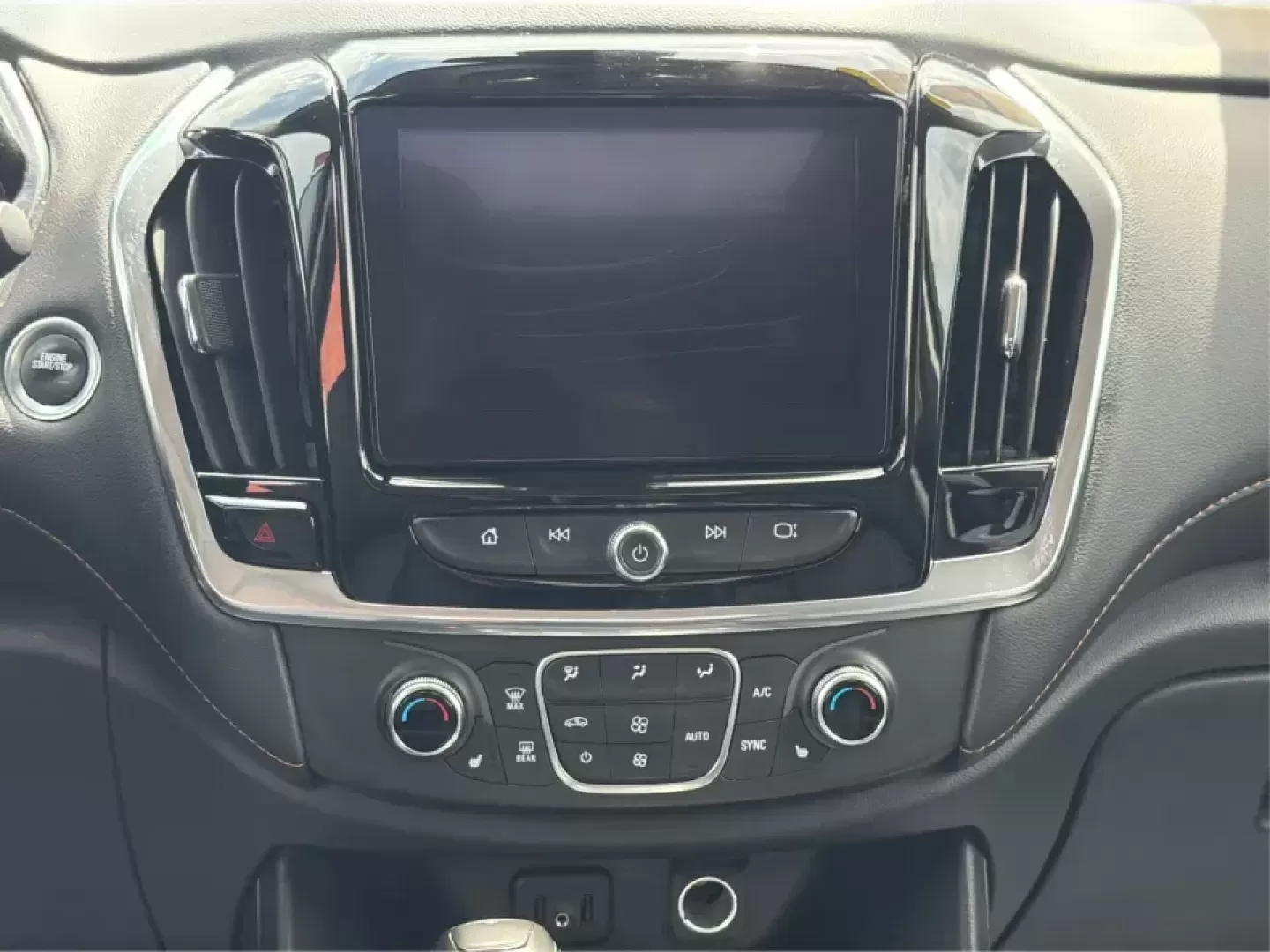2019 Chevrolet Traverse 3LT (1GNERHKW6KJ) with an 3.6L V-6 gasoline direct injection engine, 9A transmission, located at 1230 East Main St, Xenia, OH, 45385, (937) 908-9800, 39.688026, -83.910172 - Load up the kids, the groceries, and the gear-then head from weekday school drop-offs to weekend road trips without feeling cramped. This 2019 Chevrolet Traverse 3LT is built for real life in Xenia, with three-row flexibility, confident V6 power, and the kind of comfort features that make long drive - Photo#13