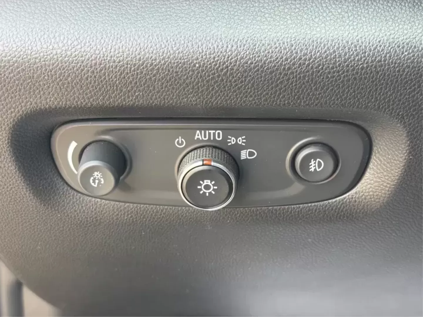 2019 Chevrolet Traverse 3LT (1GNERHKW6KJ) with an 3.6L V-6 gasoline direct injection engine, 9A transmission, located at 1230 East Main St, Xenia, OH, 45385, (937) 908-9800, 39.688026, -83.910172 - Load up the kids, the groceries, and the gear-then head from weekday school drop-offs to weekend road trips without feeling cramped. This 2019 Chevrolet Traverse 3LT is built for real life in Xenia, with three-row flexibility, confident V6 power, and the kind of comfort features that make long drive - Photo#17