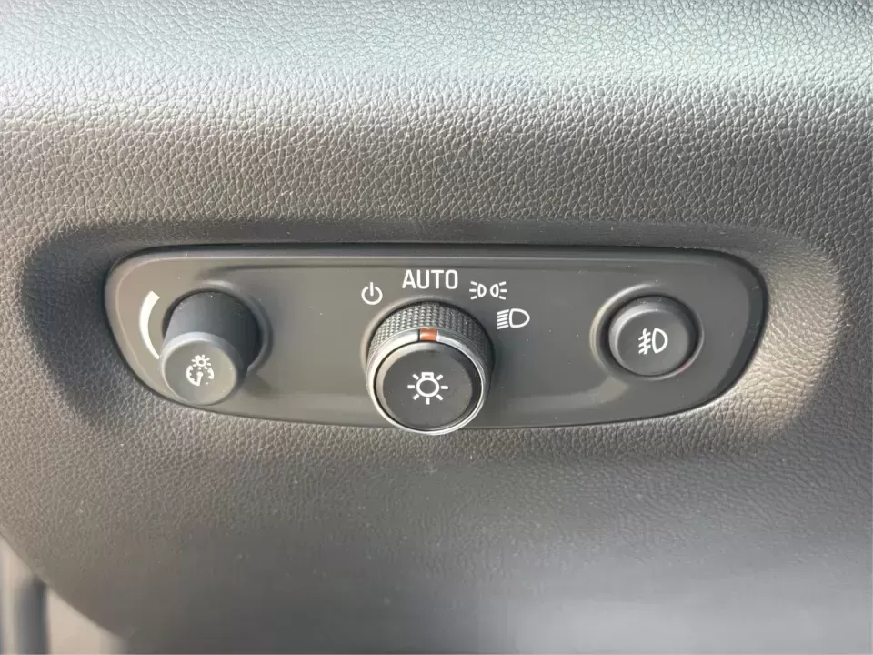 2019 Chevrolet Traverse 3LT (1GNERHKW6KJ) with an 3.6L V-6 gasoline direct injection engine, 9A transmission, located at 1230 East Main St, Xenia, OH, 45385, (937) 908-9800, 39.688026, -83.910172 - Load up the kids, the groceries, and the gear-then head from weekday school drop-offs to weekend road trips without feeling cramped. This 2019 Chevrolet Traverse 3LT is built for real life in Xenia, with three-row flexibility, confident V6 power, and the kind of comfort features that make long drive - Photo#17