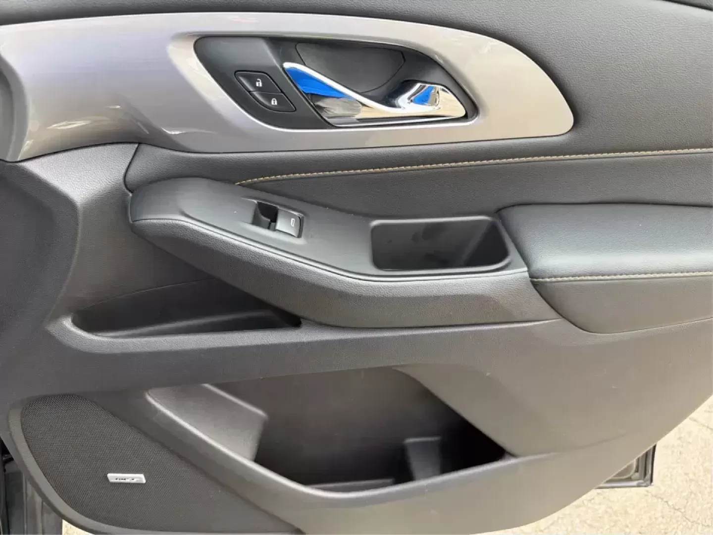 2019 Chevrolet Traverse 3LT (1GNERHKW6KJ) with an 3.6L V-6 gasoline direct injection engine, 9A transmission, located at 1230 East Main St, Xenia, OH, 45385, (937) 908-9800, 39.688026, -83.910172 - Load up the kids, the groceries, and the gear-then head from weekday school drop-offs to weekend road trips without feeling cramped. This 2019 Chevrolet Traverse 3LT is built for real life in Xenia, with three-row flexibility, confident V6 power, and the kind of comfort features that make long drive - Photo#20