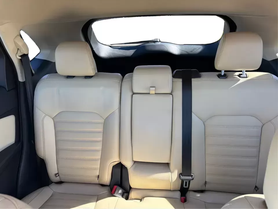 2018 Ford Edge SEL AWD (2FMPK4J89JB) with an 3.5L V6 DOHC 24V engine, 6A transmission, located at 1184 Kauffman Ave, Fairborn, OH, 45324, (937) 908-9800, 39.807072, -84.030914 - Pack up the family, cue up your favorite playlist, and head out for a weekend at Wright-Patterson AFB Museum or a quick escape to John Bryan State Park-this 2018 Ford Edge SEL is the kind of midsize SUV that fits real life in Fairborn. With confident traction for Ohio's changing seasons and a comfor - Photo#13