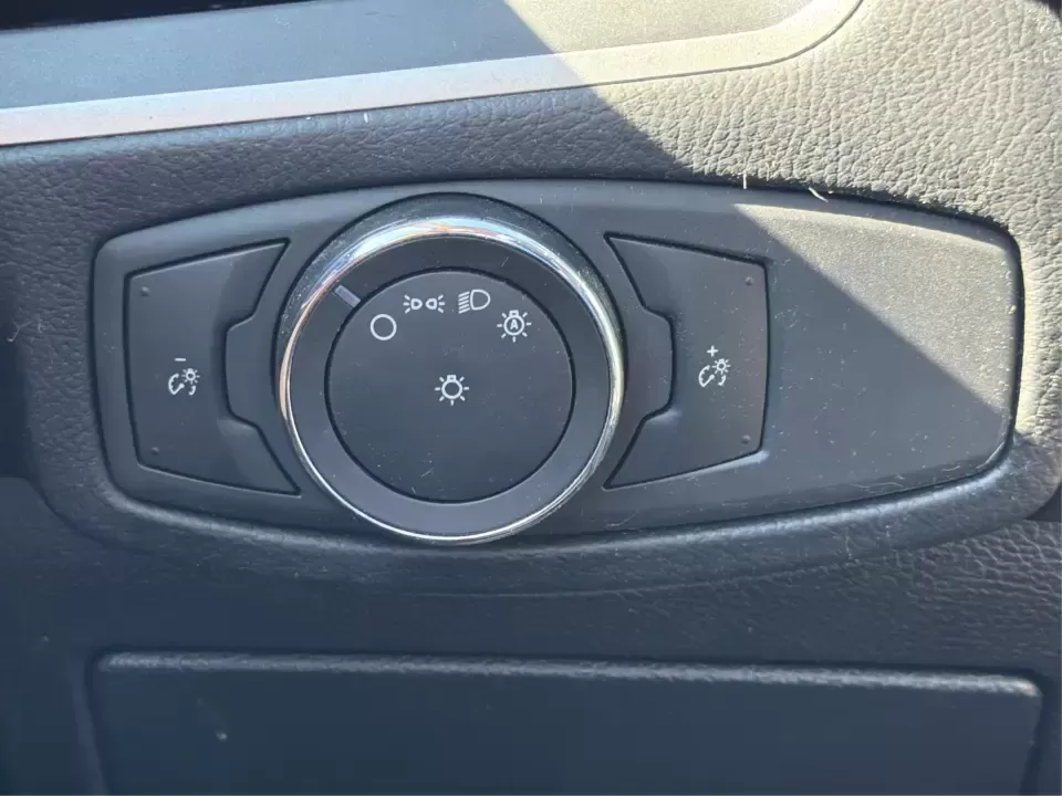2018 Ford Edge SEL AWD (2FMPK4J89JB) with an 3.5L V6 DOHC 24V engine, 6A transmission, located at 1184 Kauffman Ave, Fairborn, OH, 45324, (937) 908-9800, 39.807072, -84.030914 - Pack up the family, cue up your favorite playlist, and head out for a weekend at Wright-Patterson AFB Museum or a quick escape to John Bryan State Park-this 2018 Ford Edge SEL is the kind of midsize SUV that fits real life in Fairborn. With confident traction for Ohio's changing seasons and a comfor - Photo#16