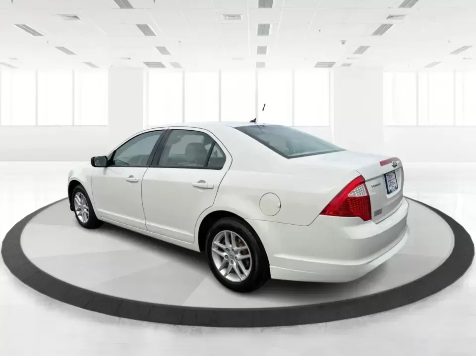 2012 Ford Fusion S (3FAHP0GA0CR) with an 2.5L L4 DOHC 16V engine, located at 1099 N County Rd 25A , Troy, OH, 45373, (937) 908-9800, 40.057079, -84.212883 - Need a reliable commuter that still feels comfortable for weekend getaways and everyday errands around Troy? This 2012 Ford Fusion S sedan is a smart pick for drivers who want a dependable, easy-to-live-with car for trips down I75, quick runs to the Troy Community Center, or relaxed evenings cruisin - Photo#4