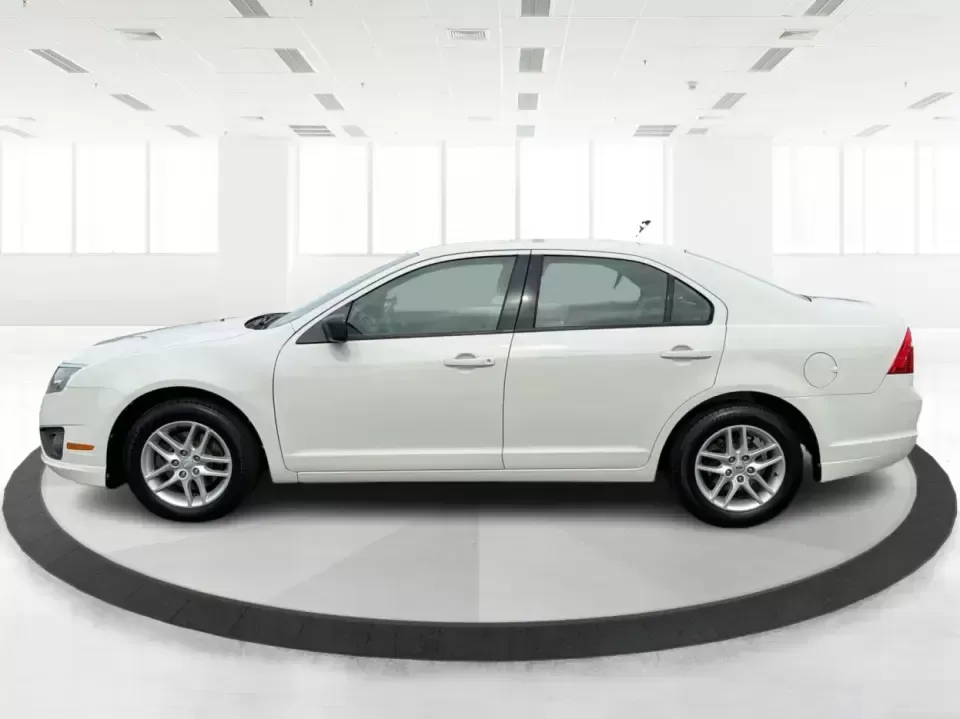 2012 Ford Fusion S (3FAHP0GA0CR) with an 2.5L L4 DOHC 16V engine, located at 1099 N County Rd 25A , Troy, OH, 45373, (937) 908-9800, 40.057079, -84.212883 - Need a reliable commuter that still feels comfortable for weekend getaways and everyday errands around Troy? This 2012 Ford Fusion S sedan is a smart pick for drivers who want a dependable, easy-to-live-with car for trips down I75, quick runs to the Troy Community Center, or relaxed evenings cruisin - Photo#5