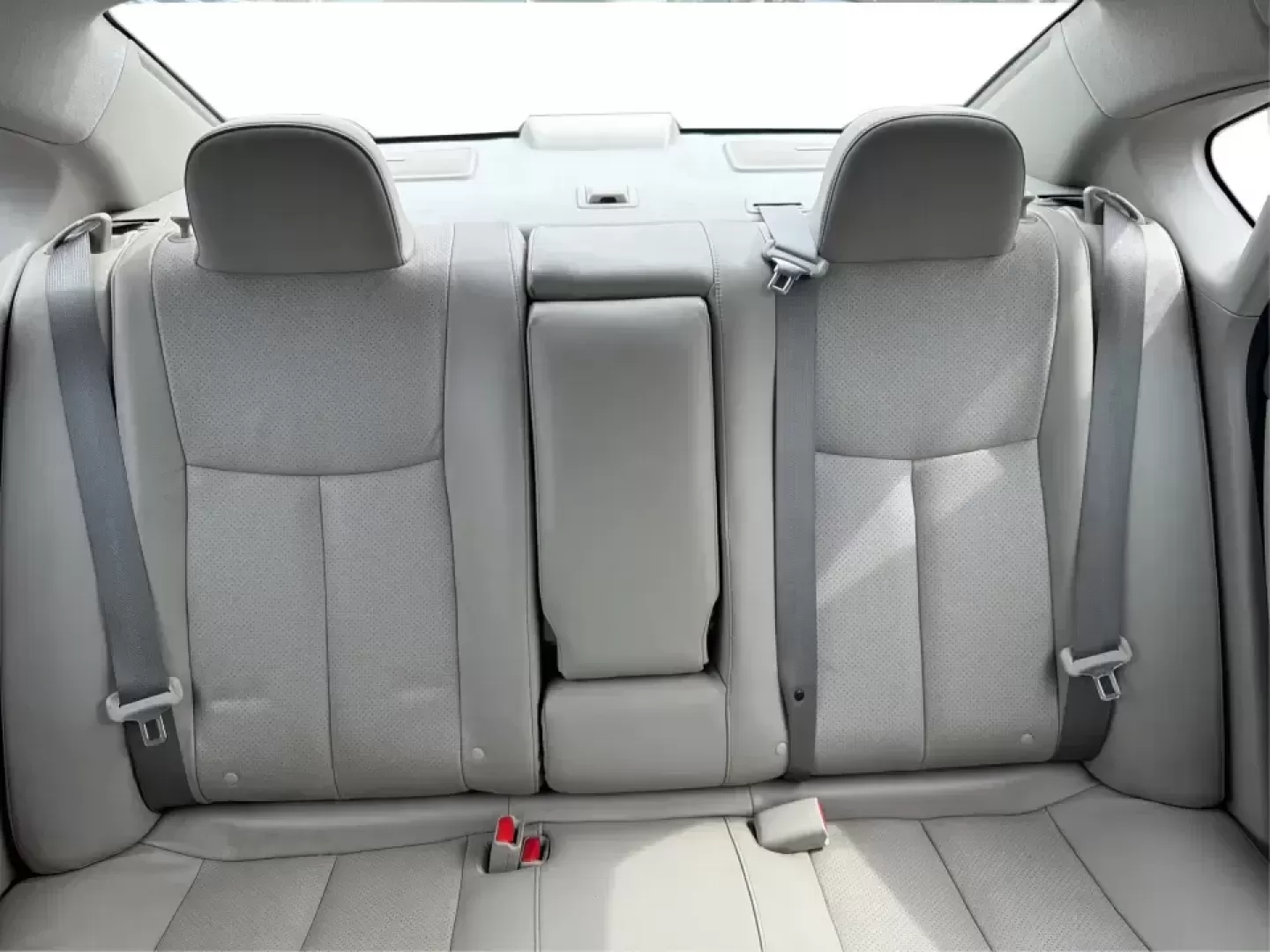 2014 Nissan Sentra SL (3N1AB7AP6EY) with an 1.8L I-4 DOHC engine, 6-Speed Manual transmission, located at 1099 N County Rd 25A , Troy, OH, 45373, (937) 908-9800, 40.057079, -84.212883 - Need a dependable commuter that's easy to park downtown, sips regular unleaded, and still feels comfortable for weekend getaways? This 2014 Nissan Sentra SL in Aspen White is a smart pick for Troy-area drivers who want a practical sedan with upscale touches and a driver-engaged feel thanks to its 6- - Photo#14