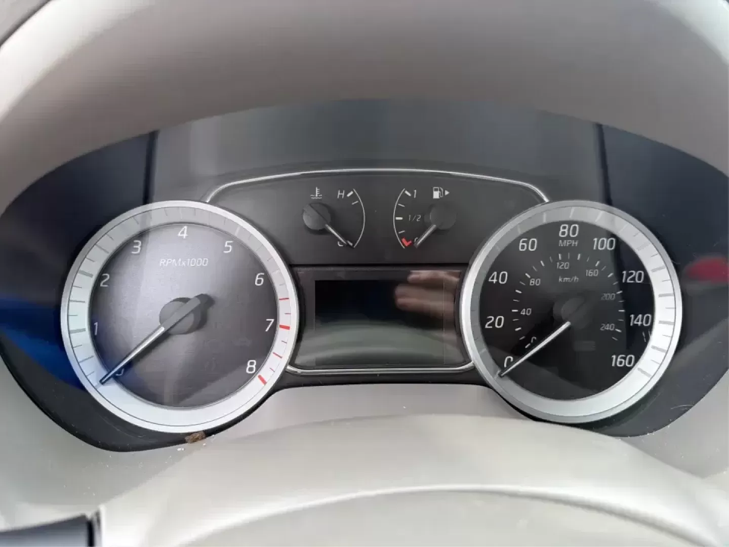2014 Nissan Sentra SL (3N1AB7AP6EY) with an 1.8L I-4 DOHC engine, 6-Speed Manual transmission, located at 1099 N County Rd 25A , Troy, OH, 45373, (937) 908-9800, 40.057079, -84.212883 - Need a dependable commuter that's easy to park downtown, sips regular unleaded, and still feels comfortable for weekend getaways? This 2014 Nissan Sentra SL in Aspen White is a smart pick for Troy-area drivers who want a practical sedan with upscale touches and a driver-engaged feel thanks to its 6- - Photo#15