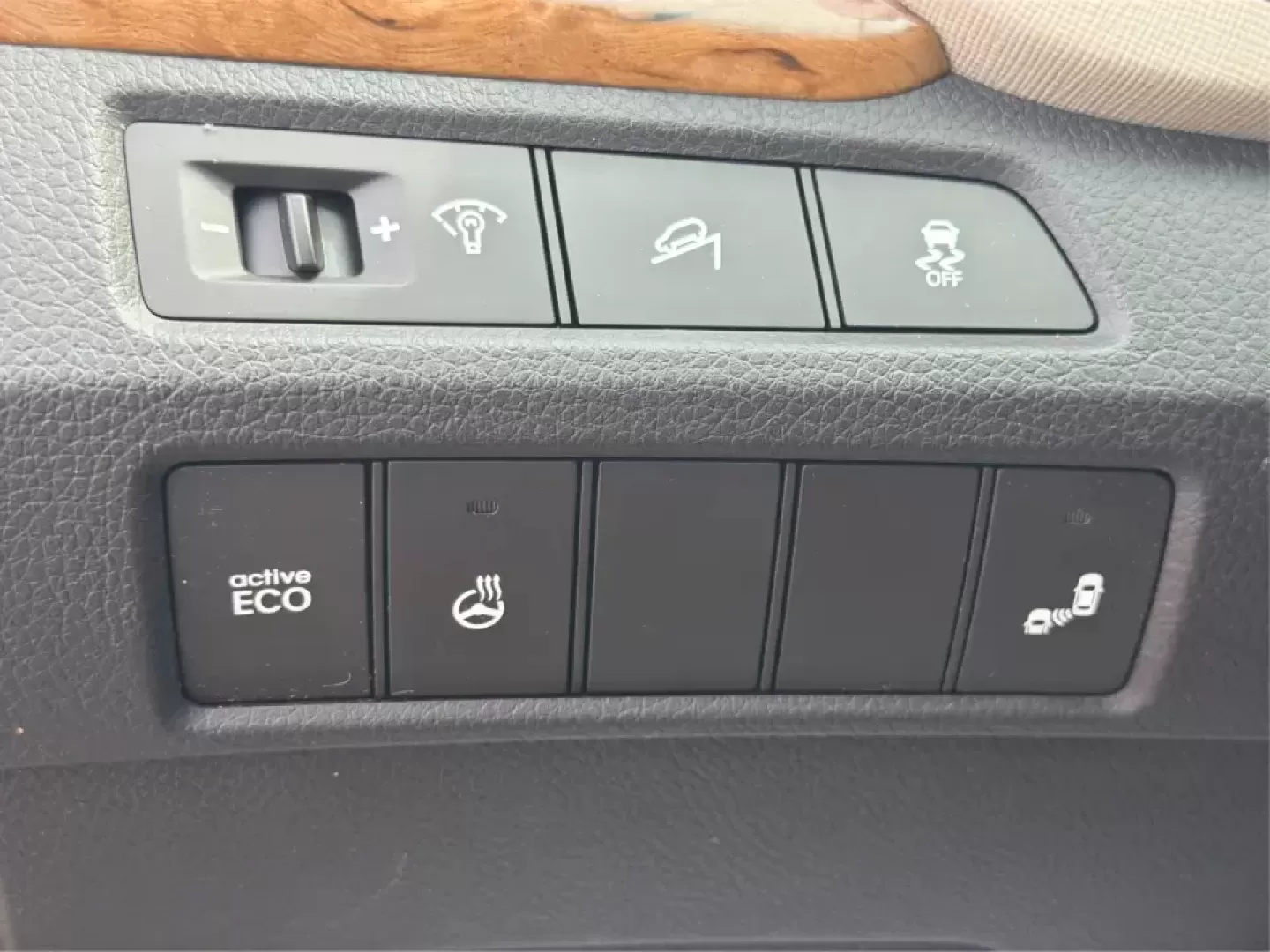 2016 Hyundai Santa Fe 2.4L (5XYZU3LB5GG) with an Theta II 2.4L I-4 gasoline direct injection engine, 6-Speed Automatic transmission, located at 1951 S Dayton Lakeview Rd., New Carlisle, OH, 45344, (937) 908-9800, 39.890999, -84.050255 - Load up the family, point the hood toward a weekend at John Bryan State Park, or make the daily commute from Xenia to Beavercreek feel more comfortable-this 2016 Hyundai Santa Fe 2.4L is the kind of SUV that fits real life. With three-row versatility in a right-sized footprint, it's ideal for school - Photo#17