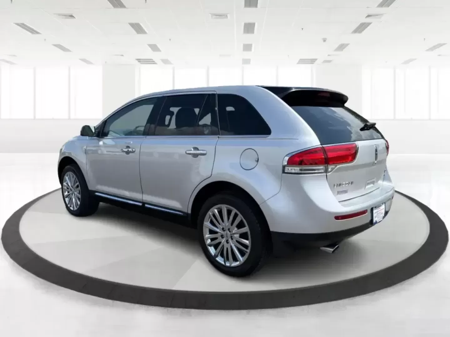 2012 Lincoln MKX Base (2LMDJ8JK1CB) with an 3.7L V6 DOHC 24V engine, 6-Speed Automatic transmission, located at 401 Woodman Dr, Riverside, OH, 45431, (937) 908-9800, 39.760899, -84.123421 - Need a comfortable, confident SUV for daily commuting to Wright-Patterson AFB, school drop-offs in Beavercreek, and weekend runs to The Greene or Carillon Historical Park? This 2012 Lincoln MKX Base in classic Silver delivers the kind of quiet ride, upscale comfort, and V6 power that makes errands f - Photo#4