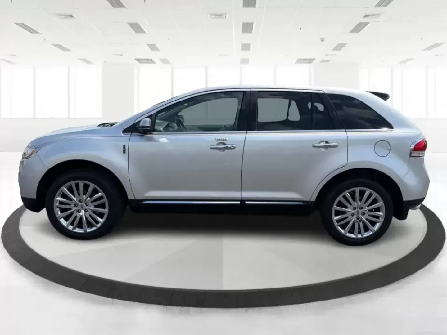 2012 Lincoln MKX Base (2LMDJ8JK1CB) with an 3.7L V6 DOHC 24V engine, 6-Speed Automatic transmission, located at 401 Woodman Dr, Riverside, OH, 45431, (937) 908-9800, 39.760899, -84.123421 - Need a comfortable, confident SUV for daily commuting to Wright-Patterson AFB, school drop-offs in Beavercreek, and weekend runs to The Greene or Carillon Historical Park? This 2012 Lincoln MKX Base in classic Silver delivers the kind of quiet ride, upscale comfort, and V6 power that makes errands f - Photo#5