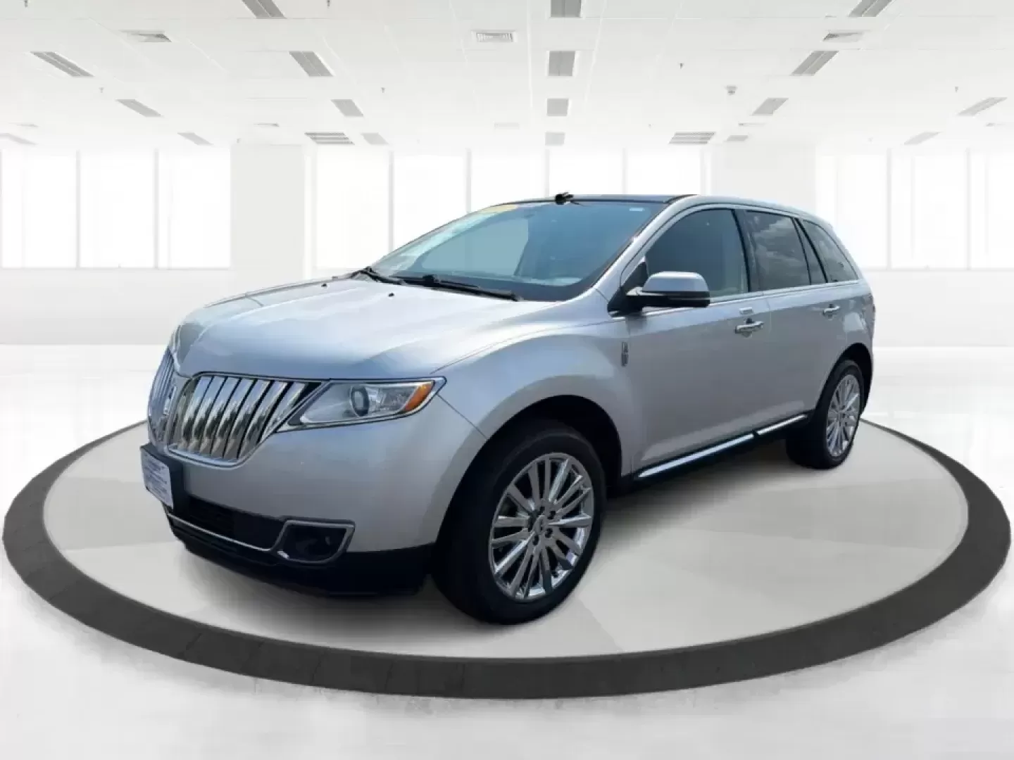 2012 Lincoln MKX Base (2LMDJ8JK1CB) with an 3.7L V6 DOHC 24V engine, 6-Speed Automatic transmission, located at 401 Woodman Dr, Riverside, OH, 45431, (937) 908-9800, 39.760899, -84.123421 - Need a comfortable, confident SUV for daily commuting to Wright-Patterson AFB, school drop-offs in Beavercreek, and weekend runs to The Greene or Carillon Historical Park? This 2012 Lincoln MKX Base in classic Silver delivers the kind of quiet ride, upscale comfort, and V6 power that makes errands f - Photo#8