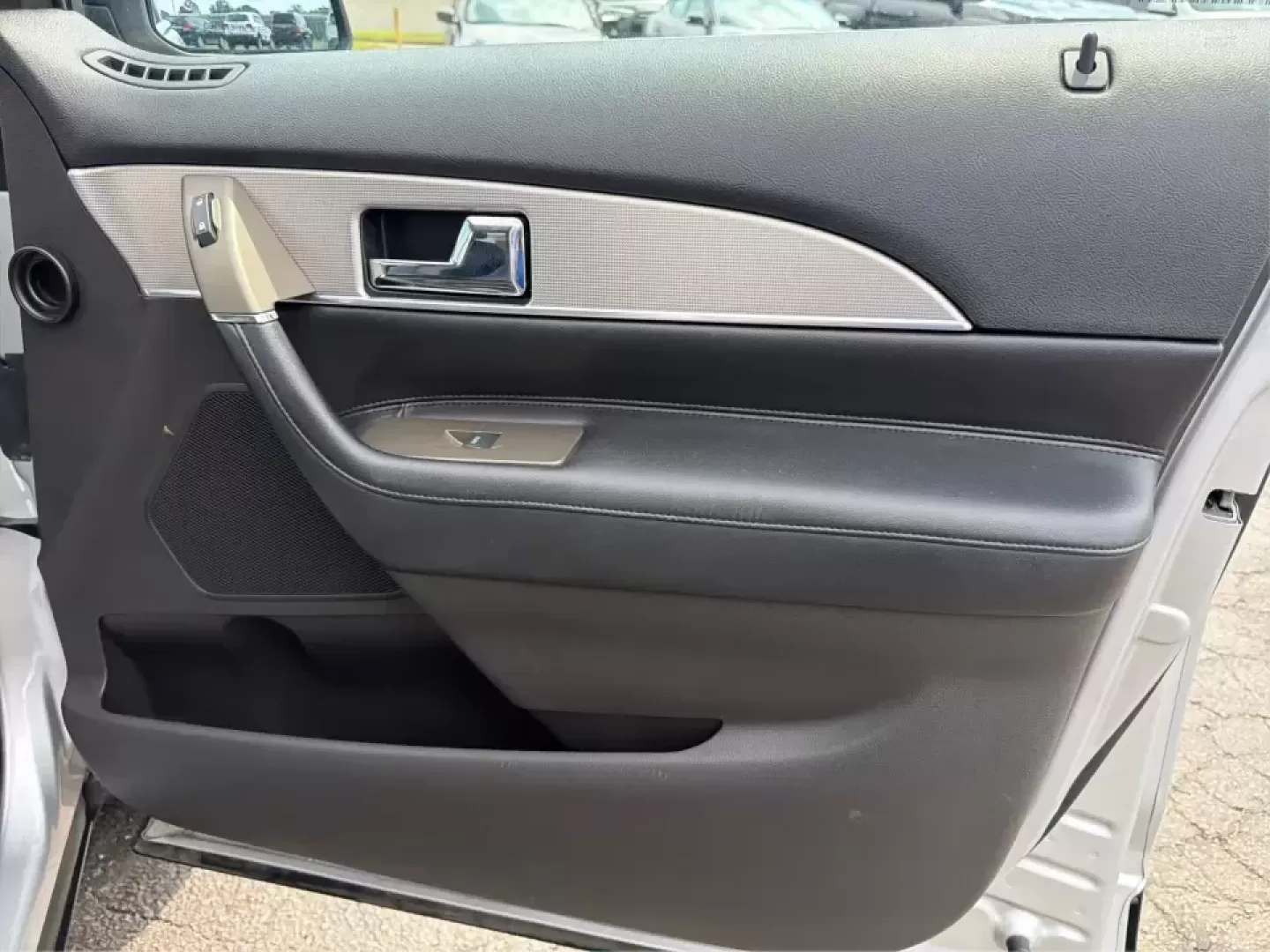 2012 Lincoln MKX Base (2LMDJ8JK1CB) with an 3.7L V6 DOHC 24V engine, 6-Speed Automatic transmission, located at 401 Woodman Dr, Riverside, OH, 45431, (937) 908-9800, 39.760899, -84.123421 - Need a comfortable, confident SUV for daily commuting to Wright-Patterson AFB, school drop-offs in Beavercreek, and weekend runs to The Greene or Carillon Historical Park? This 2012 Lincoln MKX Base in classic Silver delivers the kind of quiet ride, upscale comfort, and V6 power that makes errands f - Photo#19