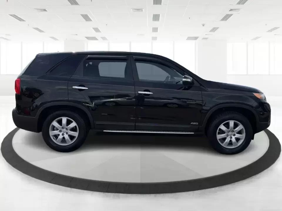 2013 Kia Sorento LX (5XYKTCA63DG) with an 2.4L I-4 gasoline direct injection engine, 6-Speed Automatic transmission, located at 1230 East Main St, Xenia, OH, 45385, (937) 908-9800, 39.688026, -83.910172 - Ready for school drop-offs, long commutes to Dayton, and spontaneous weekend getaways to John Bryan State Park, this 2013 Kia Sorento LX is the kind of SUV that fits real life in Greene County. With confident SUV versatility, a roomy cabin, and practical features for everyday comfort, it's a smart p - Photo#1